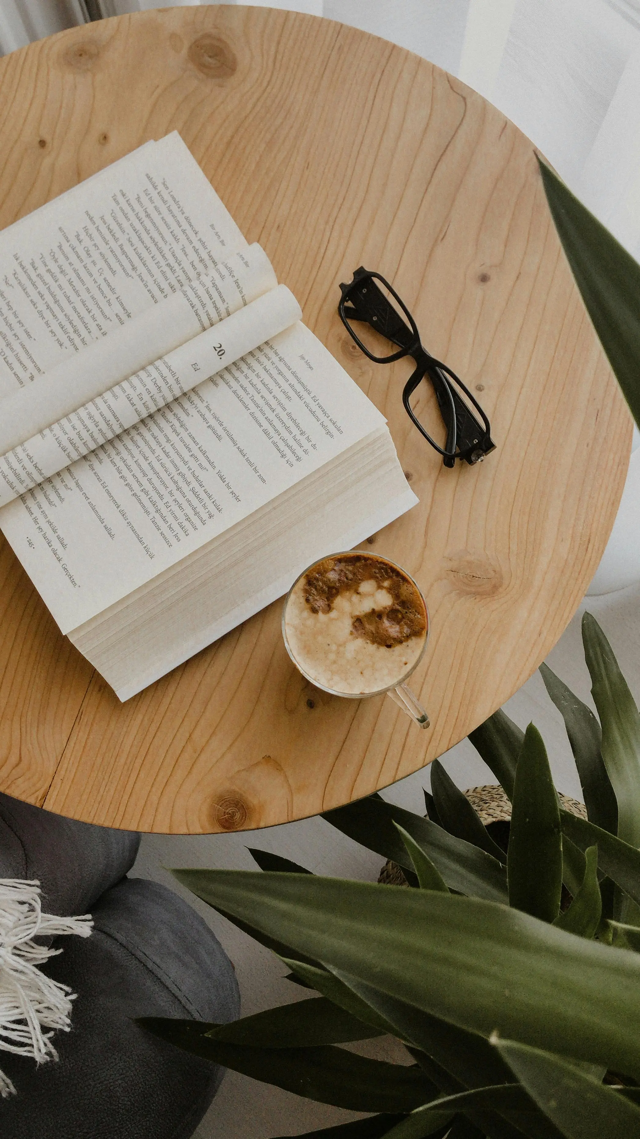 Books Like The Devil Wears Prada: 10 Reads You'll Devour Next